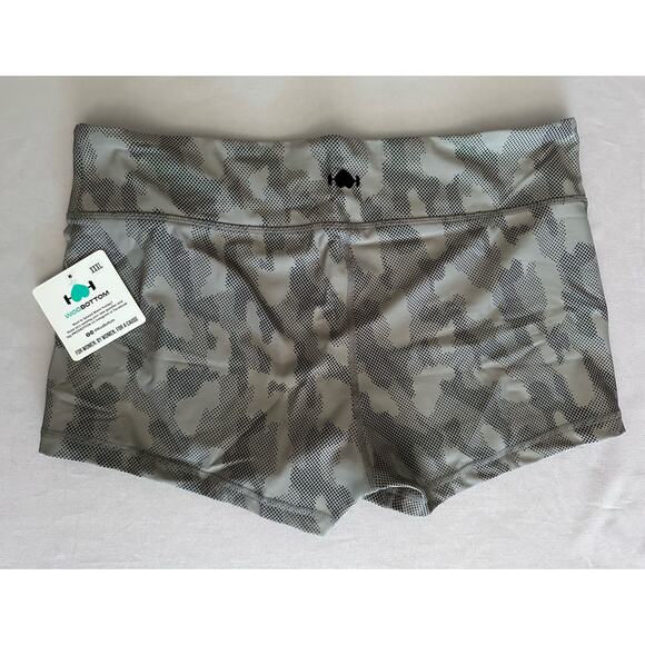 Wodbottom NWT Women’s Gray Reflective Camo Activewear shorts - size XXXL - Picture 4 of 8